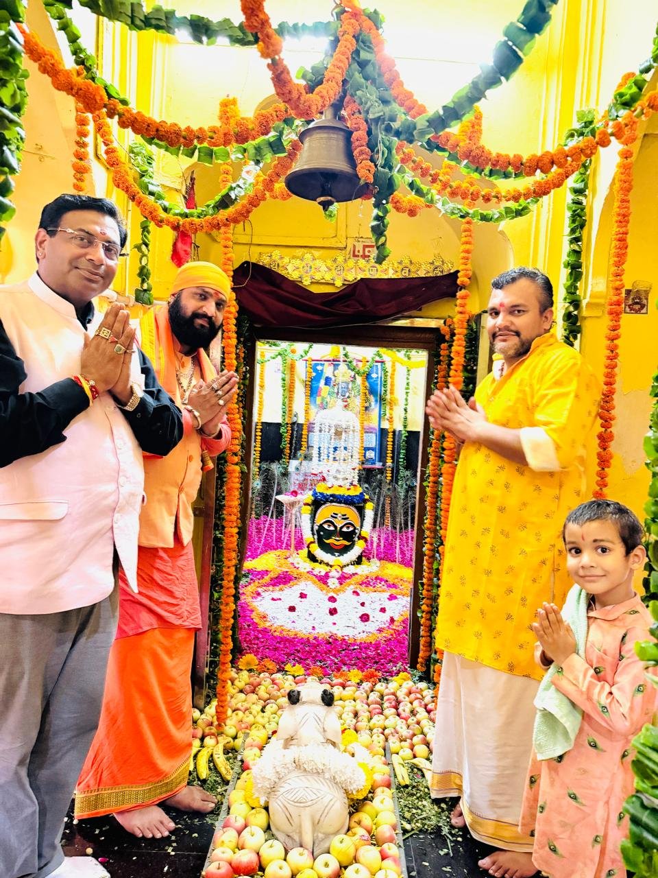 *सावन के चौथे सोमवार को श्री मुक्तेश्वर शिव मंदिर में गूंजा हर-हर महादेव का जयघोष, हजारों श्रद्धालुओं ने की भव्य श्रृंगार आरती में सहभागिता*